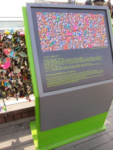 110213 ♥ 韓國 Day2 韓屋村.N首爾塔.南山公園 - 第36張圖 110213 ♥ 韓國 Day2 韓屋村.N首爾塔.南山公園
