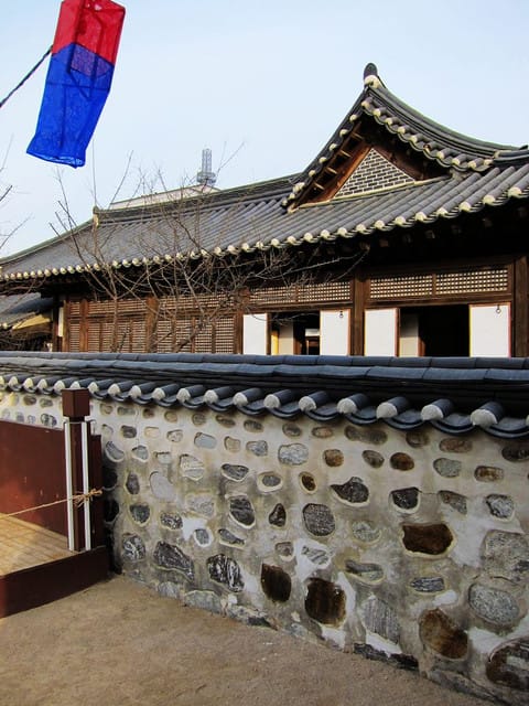 110213 ♥ 韓國 Day2 韓屋村.N首爾塔.南山公園 - 第10張圖 110213 ♥ 韓國 Day2 韓屋村.N首爾塔.南山公園