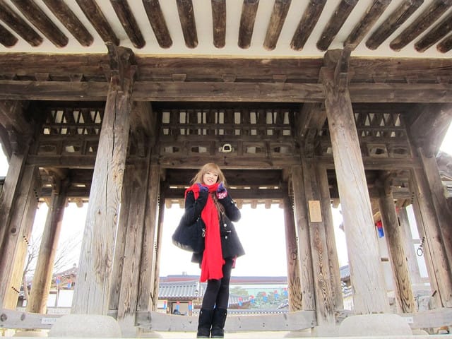 110213 ♥ 韓國 Day2 韓屋村.N首爾塔.南山公園 - 第8張圖 110213 ♥ 韓國 Day2 韓屋村.N首爾塔.南山公園