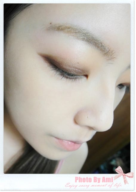 111126 ♥ 秋冬感十足‧讓人一眼就愛上的溫柔派垂目煙薰妝 ♫ - 第8張圖 111126 ♥ 秋冬感十足‧讓人一眼就愛上的溫柔派垂目煙薰妝 ♫