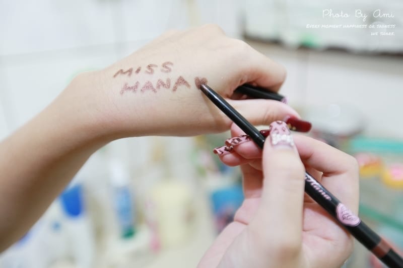 121201 ♥ 終極好物必入手！Miss Hana快乾防暈絲絨煙燻旋轉眼膠筆大推薦 ♫ 文末抽抽獎
