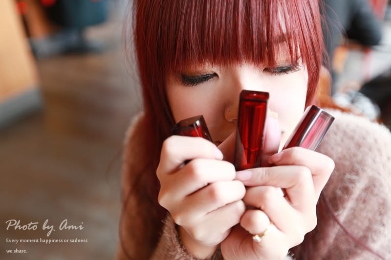 121231 ♥ 閃耀紅瓷光輕誘惑。媚比琳極綻色漾采唇膏三色分享 ♫ - 第2張圖 121231 ♥ 閃耀紅瓷光輕誘惑。媚比琳極綻色漾采唇膏三色分享 ♫