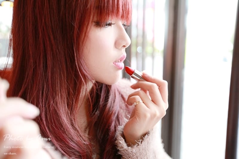 121231 ♥ 閃耀紅瓷光輕誘惑。媚比琳極綻色漾采唇膏三色分享 ♫ - 第10張圖 121231 ♥ 閃耀紅瓷光輕誘惑。媚比琳極綻色漾采唇膏三色分享 ♫