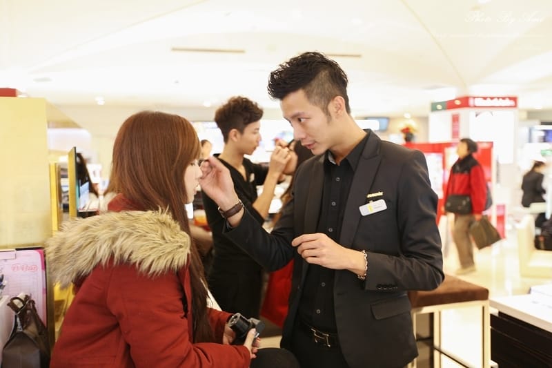 130228 ♥ 春天就是要恣意玩色。LAURA MERCIER 2013春妝分享 ♫