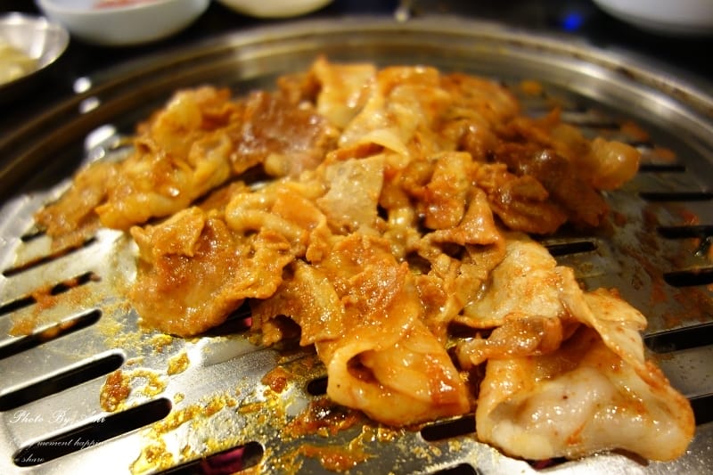 130405 ♥ 七天六夜首爾自由行Day2。新村食堂→逛逛梨大 ♫