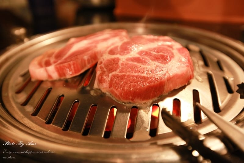 130405 ♥ 七天六夜首爾自由行Day2。新村食堂→逛逛梨大 ♫