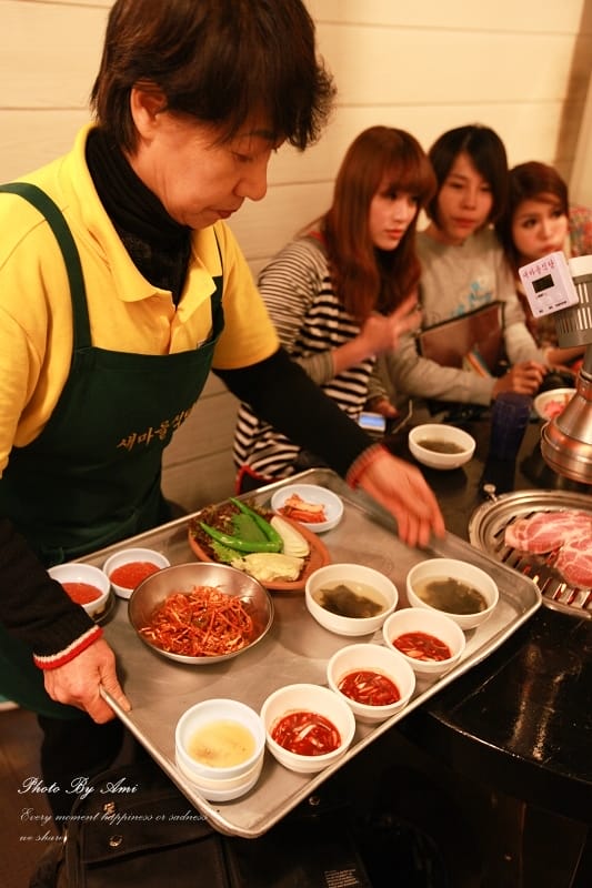 130405 ♥ 七天六夜首爾自由行Day2。新村食堂→逛逛梨大 ♫