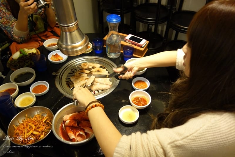 130405 ♥ 七天六夜首爾自由行Day2。新村食堂→逛逛梨大 ♫