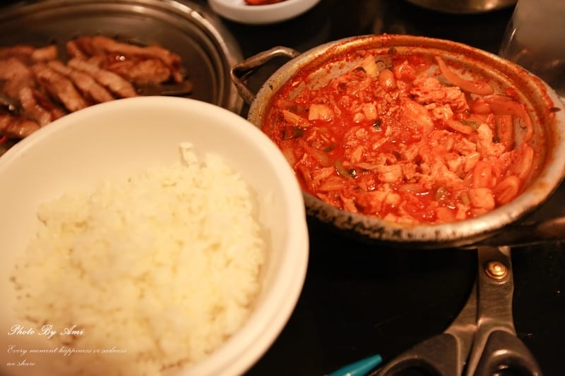 130405 ♥ 七天六夜首爾自由行Day2。新村食堂→逛逛梨大 ♫