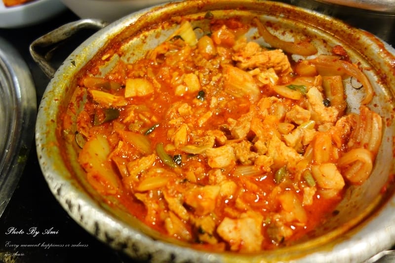 130405 ♥ 七天六夜首爾自由行Day2。新村食堂→逛逛梨大 ♫