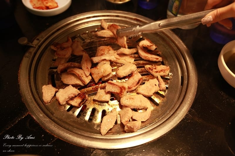 130405 ♥ 七天六夜首爾自由行Day2。新村食堂→逛逛梨大 ♫