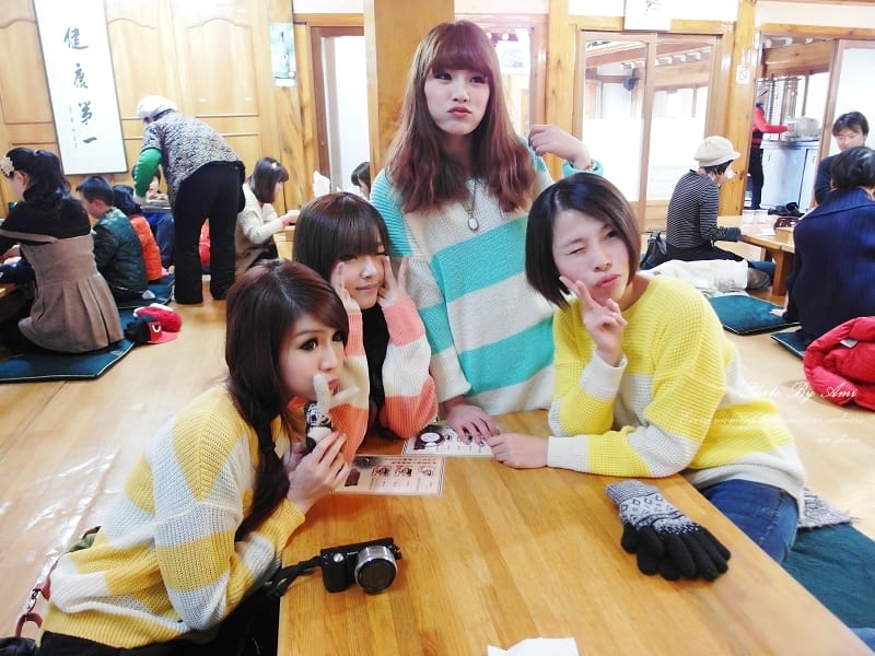 130414 ♥ 七天六夜首爾自由行Day3。土俗村蔘雞湯→景福宮→三清洞 ♫ - 第17張圖 130414 ♥ 七天六夜首爾自由行Day3。土俗村蔘雞湯→景福宮→三清洞 ♫