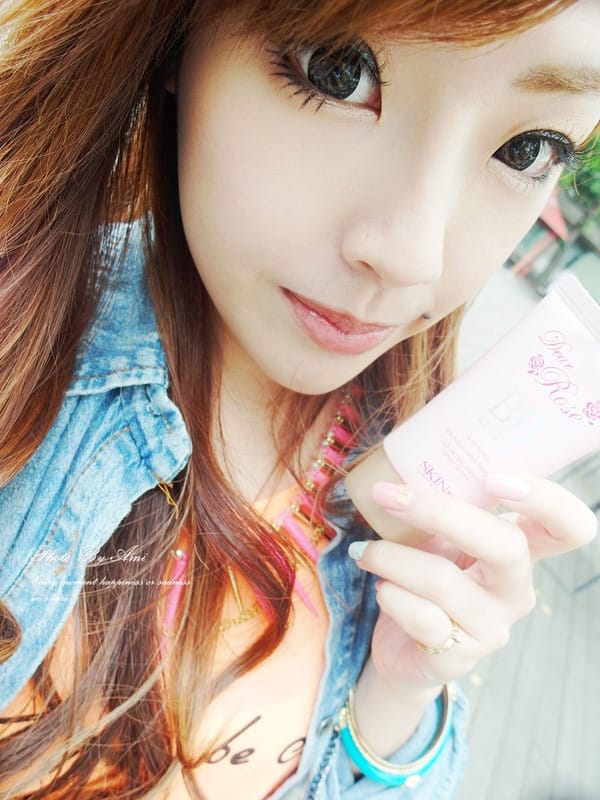 130524 ♥ 超迷人的玫瑰香氛完美妝容。SKIN79玻尿酸玫瑰保濕BB霜 ♫
