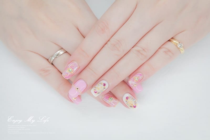 美甲 ♥ 夏季的低調華麗美甲。讓人目不轉睛的超美仿天然石紋 ♫ - 第16張圖 IMG_9851