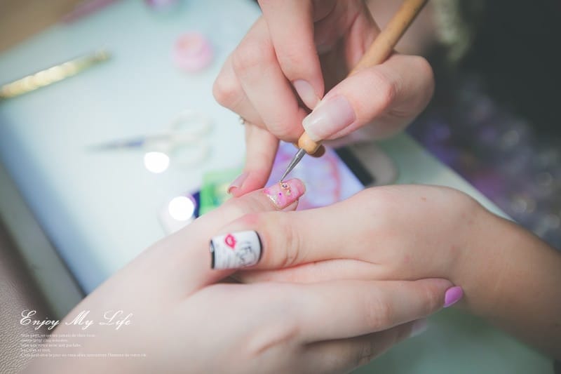 美甲 ♥ 夏季的低調華麗美甲。讓人目不轉睛的超美仿天然石紋 ♫ - 第12張圖 IMG_9837