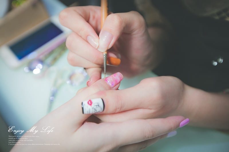 美甲 ♥ 夏季的低調華麗美甲。讓人目不轉睛的超美仿天然石紋 ♫ - 第11張圖 IMG_9834
