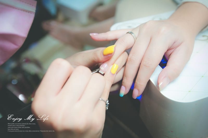 美甲 ♥ 透明系指彩!暈染漸層海洋風。Oohla Nail Studio ♫ - 第16張圖 IMG_1804