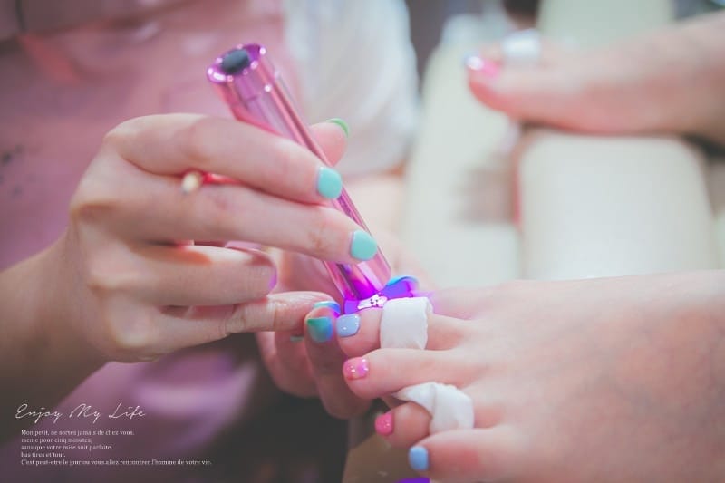 美甲 ♥ 夏日暈染感雲彩光療。Oohla Nail Studio ♫ - 第14張圖 IMG_3379