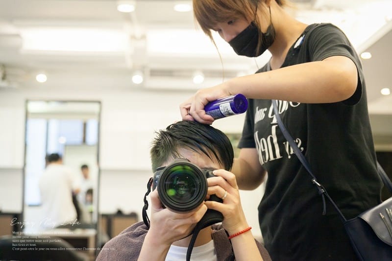 美髮 ♥ 所有膚色都能駕馭的新髮色→顯白柔霧藍X亞麻綠。80’s STUDIO Ian ♫ - 第24張圖 IMG_3529