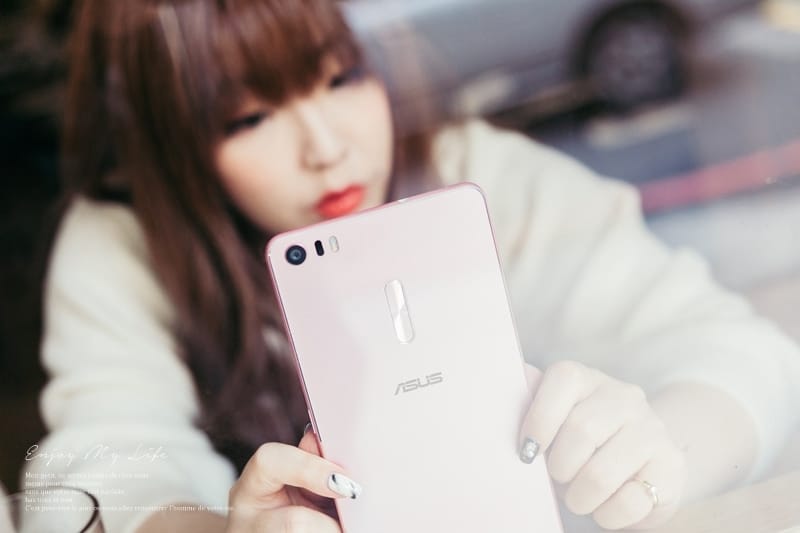 3C ♥ 時尚追劇x美型耀眼 讓人愛不釋手的玫瑰金6.8吋大螢幕手機。ASUS ZenFone 3 Ultra (ZU680KL) ♫ - 第2張圖 IMG_7864