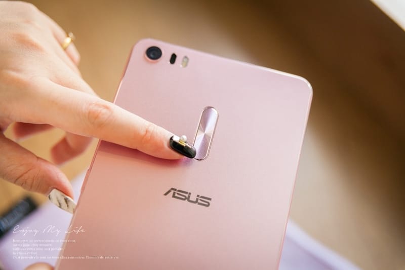 3C ♥ 時尚追劇x美型耀眼 讓人愛不釋手的玫瑰金6.8吋大螢幕手機。ASUS ZenFone 3 Ultra (ZU680KL) ♫ - 第14張圖 IMG_7853