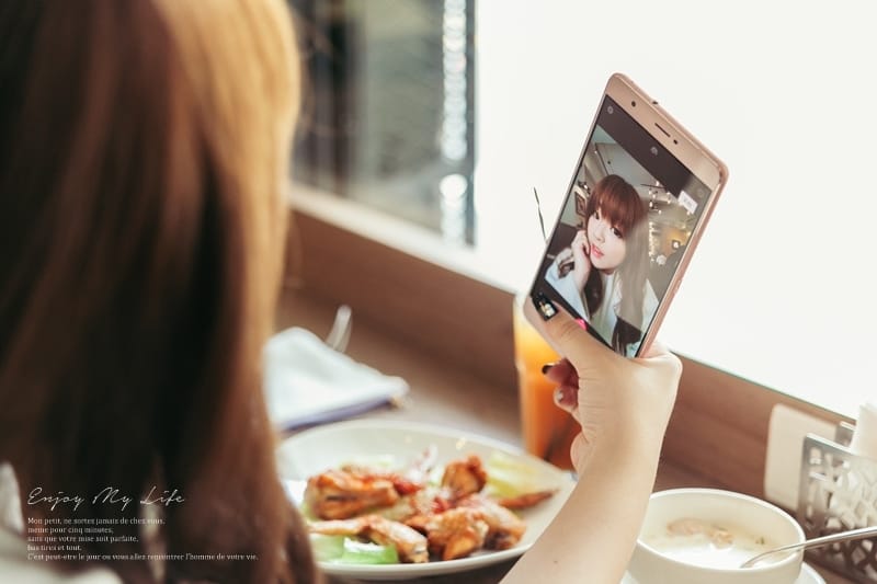 3C ♥ 時尚追劇x美型耀眼 讓人愛不釋手的玫瑰金6.8吋大螢幕手機。ASUS ZenFone 3 Ultra (ZU680KL) ♫ - 第43張圖 IMG_7824