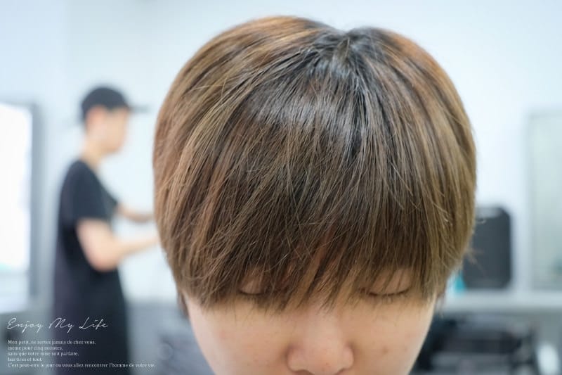 美髮 ♥ 耐看又顯白的微霧感髮色+補染護髮小記錄。Holly Hair X Wilson ♫ - 第32張圖 DSCF5466