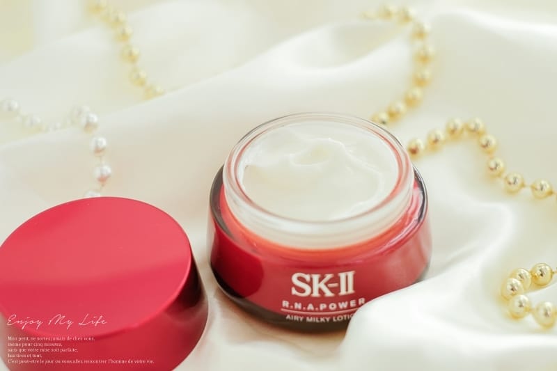 保養 ♥ 給肌膚一份新年禮物!全新SK-II 空氣霜。一次擁有乳液的輕盈跟乳霜的潤澤 ♫ - 第6張圖 DSCF2488
