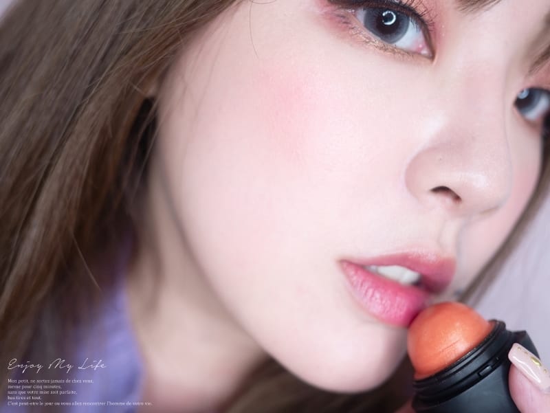 保養 ♥ 冬季護唇推薦 eos 萌萌小彩蛋。變色潤唇球+亮彩潤唇球 ♫ - 第17張圖 P1220995